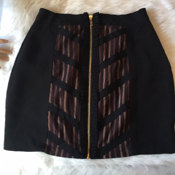 SALE!!NEW without Tag zipper backed Skirt w/ chevron - Picture 2 of 6